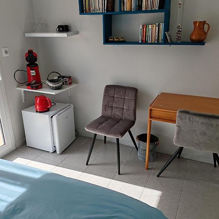 La Revetizon Bed and Breakfast Saint-Pierre-d'Amilly Buitenkant foto